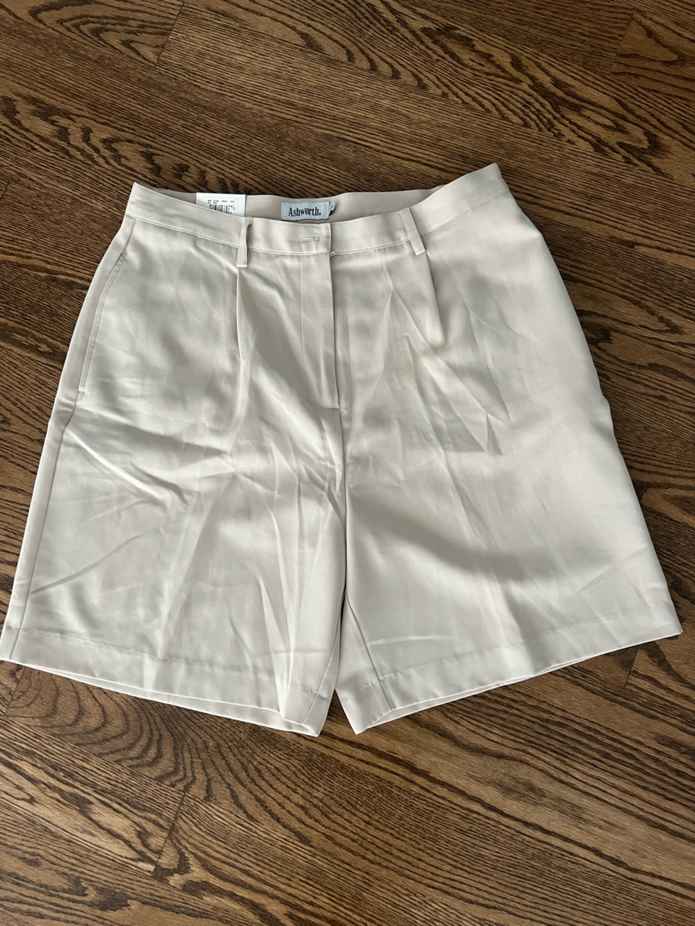 Ashworth Women's Cream Tailored Pleat-Front Shorts